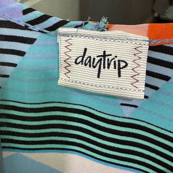 Daytrip Multicolor Geometric Tank Top - Picture 2 of 7